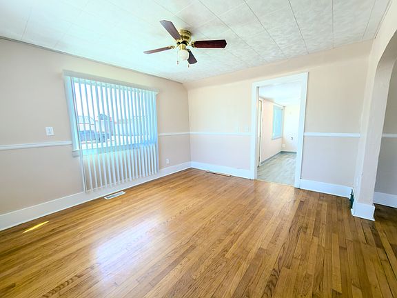 5th image of 117 S Logan Ave