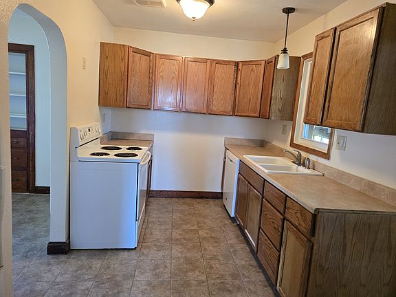 5th image of 300 E Avenue E