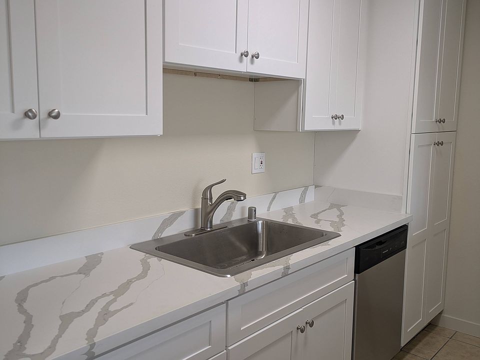 1st image of 416 Estrella Ave #6