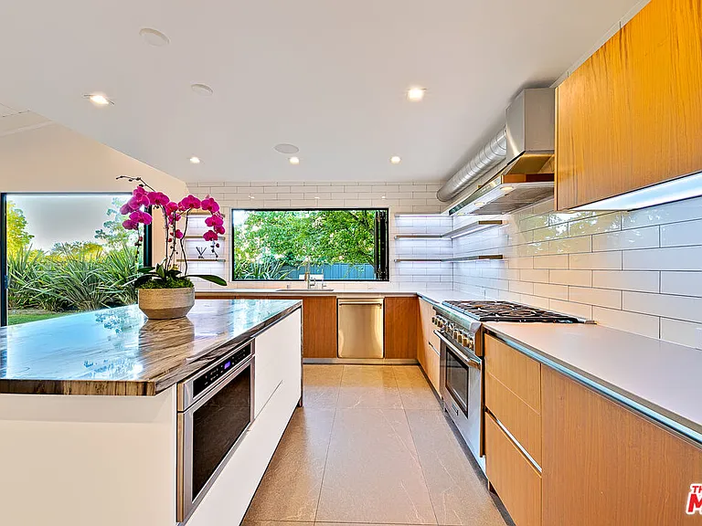 9038 Meredith Pl — Photo 15