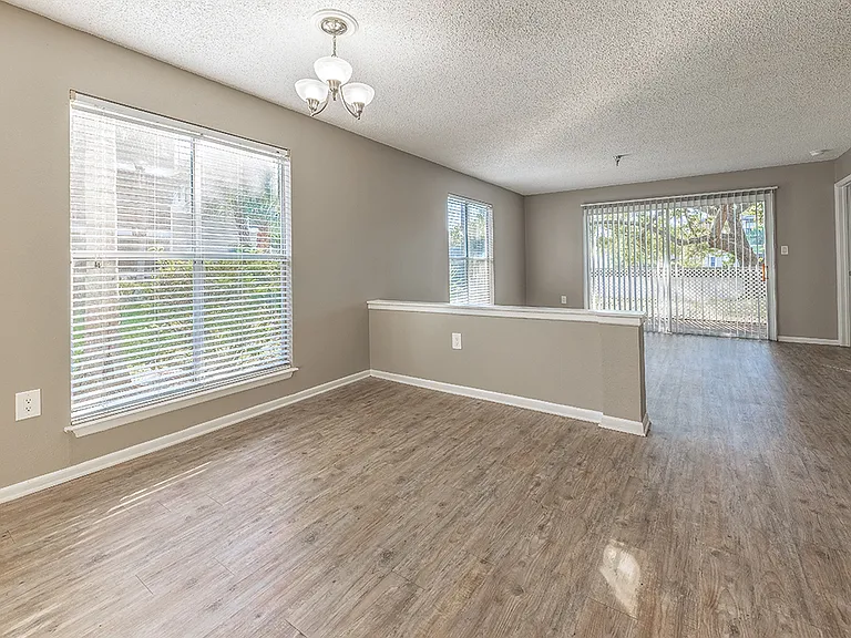 Palm Cove Apartments — Photo 58