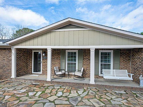 2nd image of 136 Meadow Ln