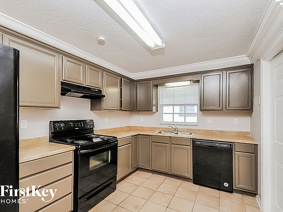 4th image of 2442 SW Avenue C #B