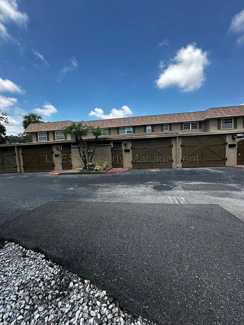 2 bed, 1.5 bath, 1200 sqft, $2,450 — Photo 1