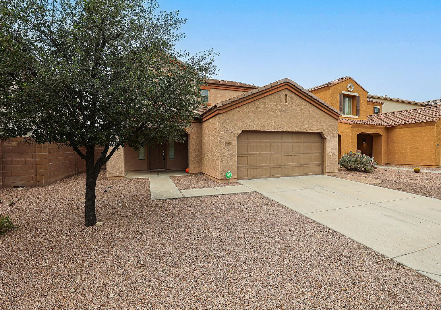 3 bed, 2.5 bath, 2325 sqft, $1,995 — Photo 2