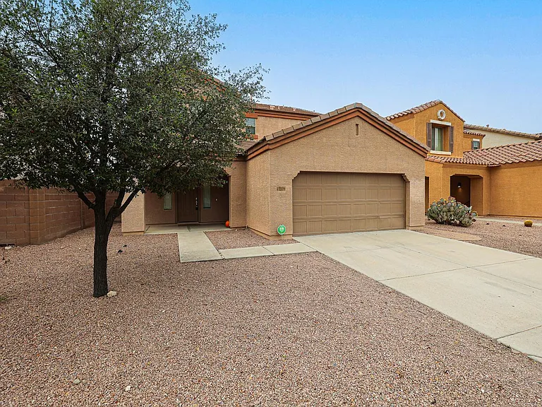 12039 W Leather Ln — Photo 2
