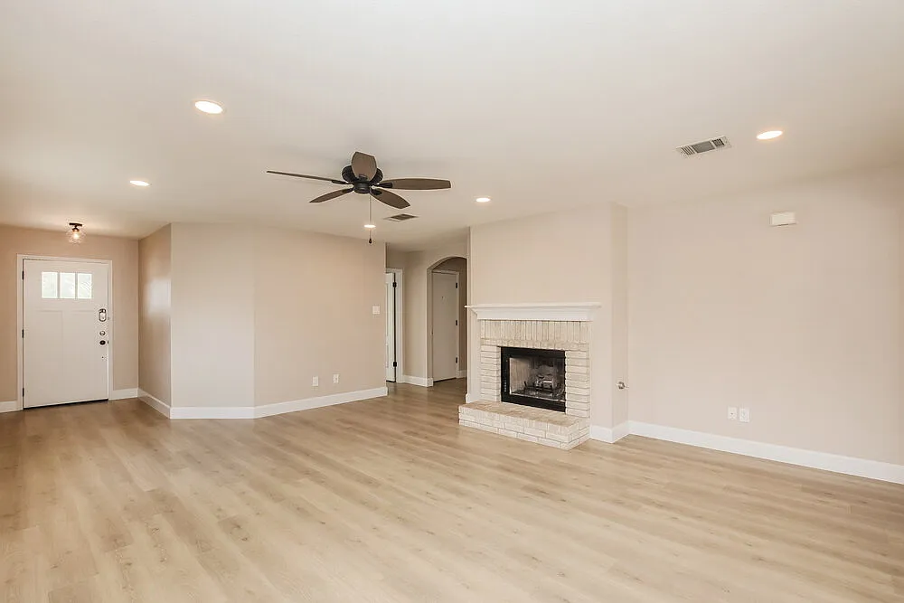 3 bed, 2.0 bath, 1683 sqft, $1,990 — Photo 3