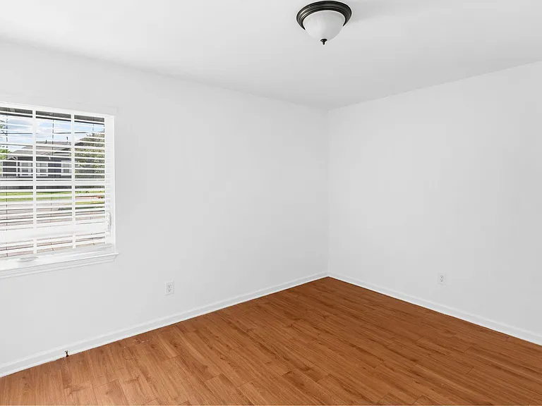 The Avondale Apartments — Photo 6