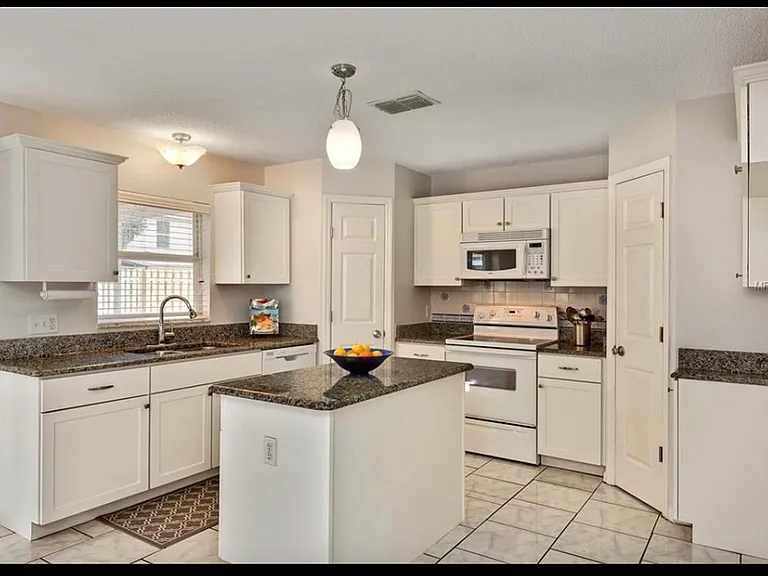 4412 Stonefield Dr — Photo 9