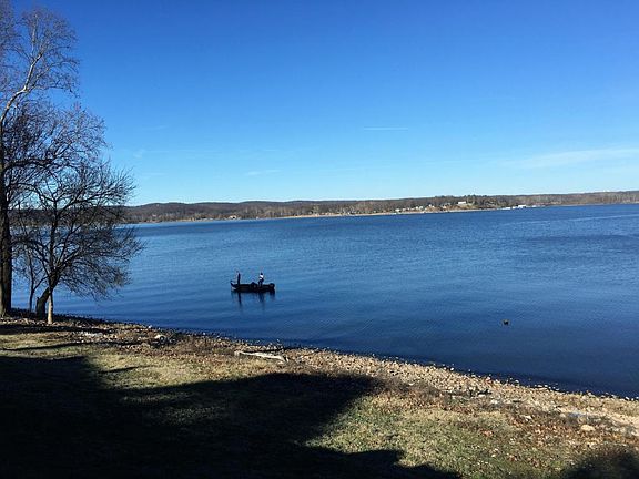 Image 4: beach and view