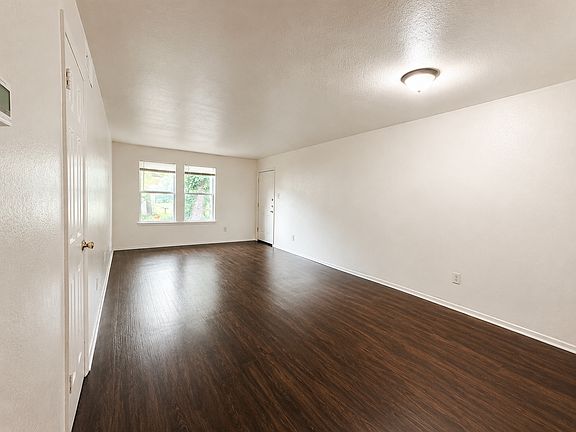2nd image of 415 Fry St APT 9