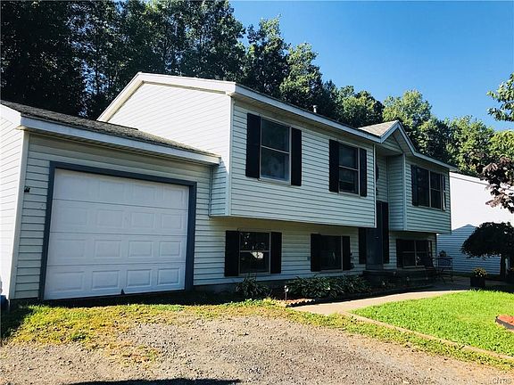 2nd image of 28 Sunnyfield Dr