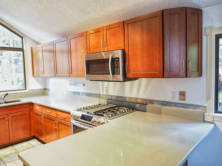 702 SW Cheltenham St — Photo 15