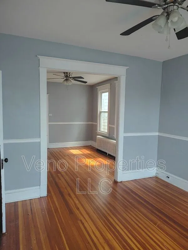 3 bed, 1.0 bath, $1,650 — Photo 4