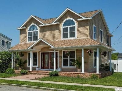 796 S 8th St, Lindenhurst, NY, 11757