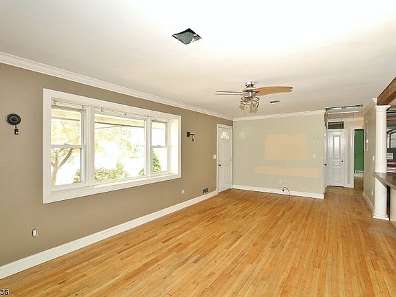 3rd image of 75 Oak Hill Dr