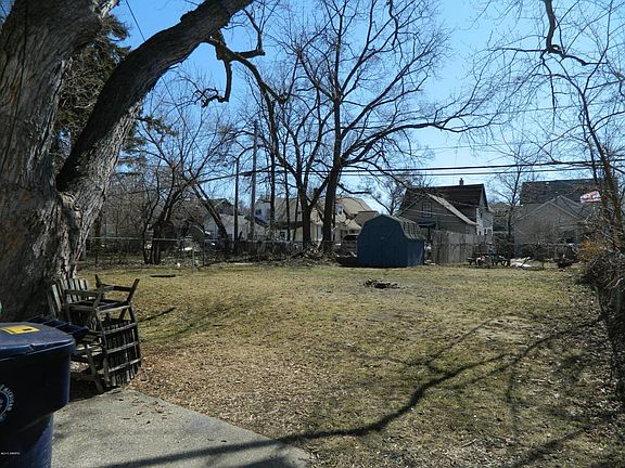 5th image of 44 E 15th St
