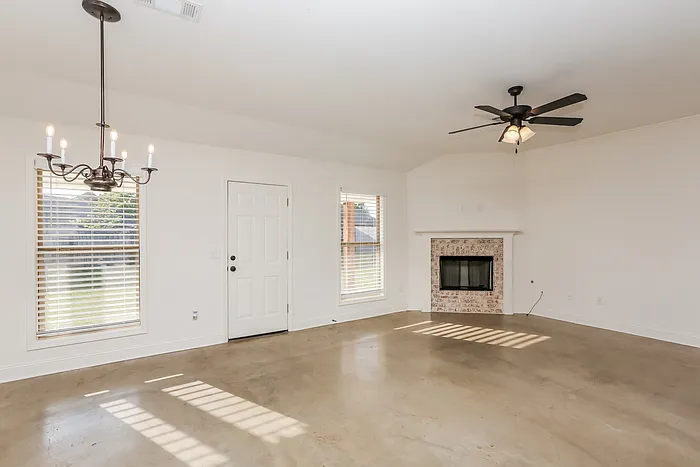 4 bed, 2.0 bath, 1614 sqft, $2,395 — Photo 4