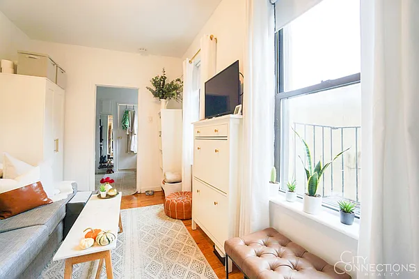 Rented by City Connections Realty | media 15