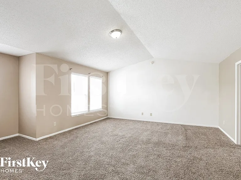 10019 Olympic Cir — Photo 8