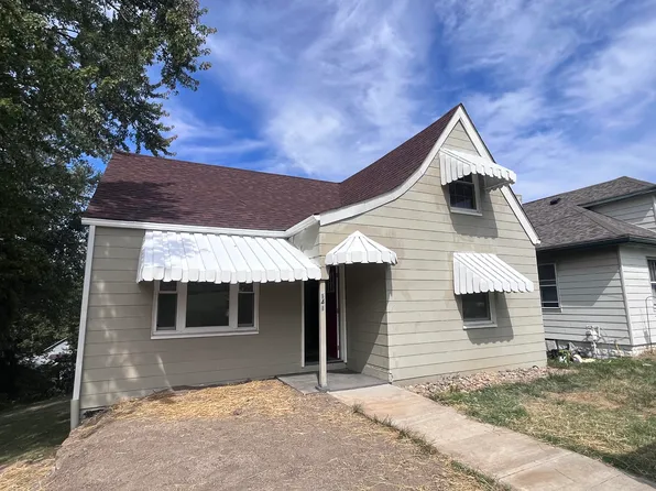 141 Hillcrest Rd, Weirton, WV 26062