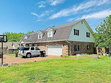 1st image of 904 Douglas Ln