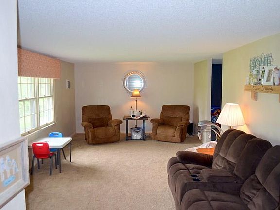 3rd image of 2206 Holden Dr