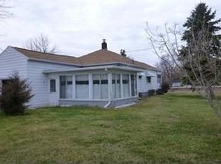 83 River Trail Dr, Bay City, MI 48706
