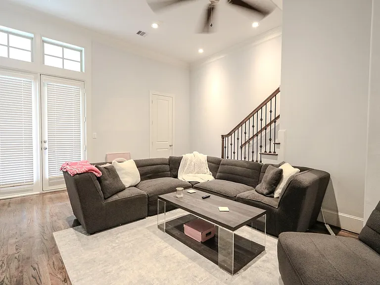 2037 Fannin Sta N — Photo 24