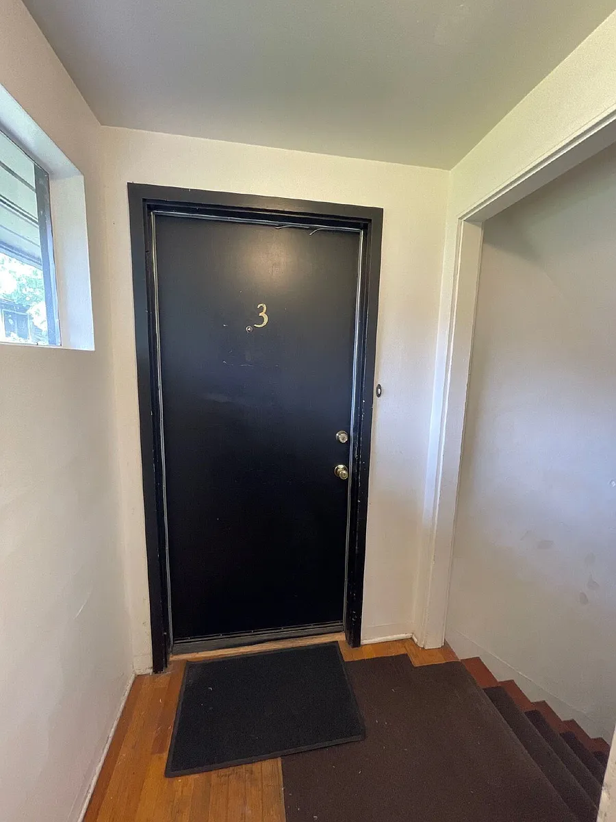 Building Photo - 1911 Kincaid St #3
