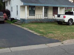 506 E Prairie Ronde St, Dowagiac, MI 49047