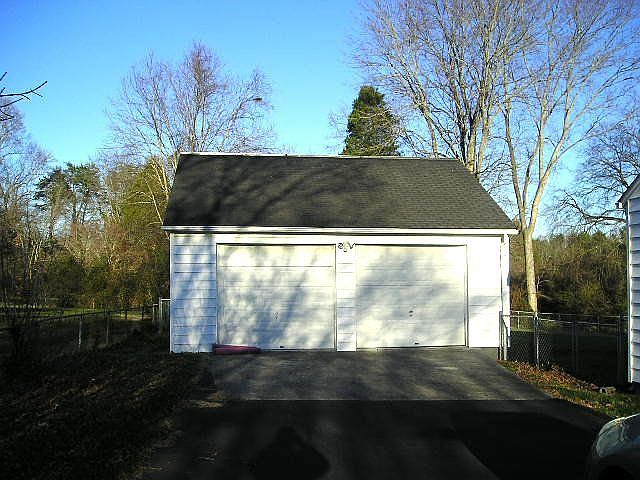 26X26 garage w/workshop