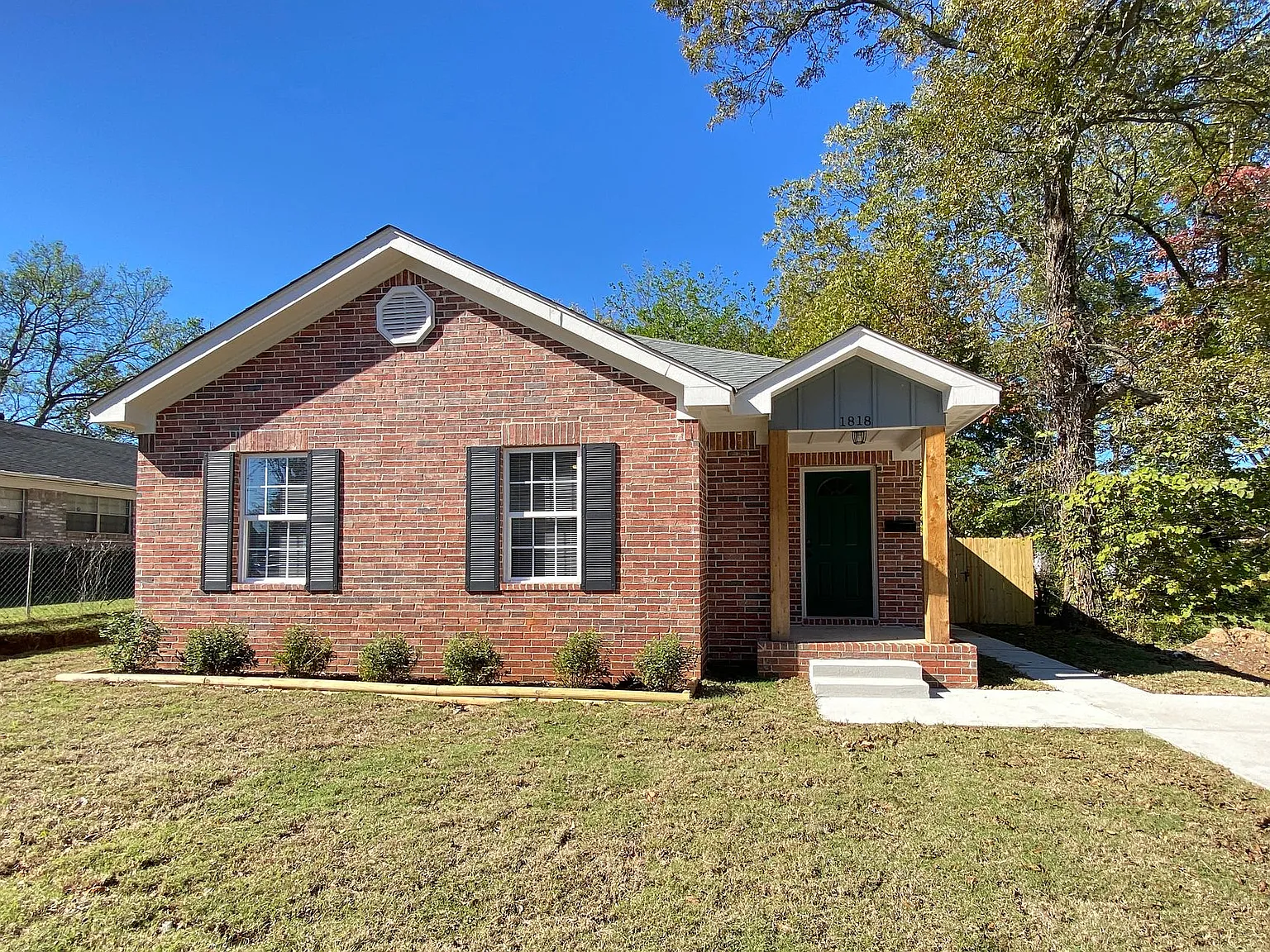 1818 S Summit St — Photo 1