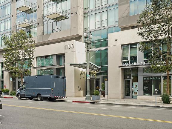 2nd image of 1100 S Hope St APT 1605