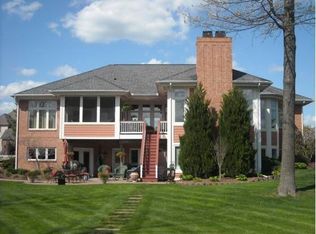4249 Northshore Dr, Fenton, MI 48430
