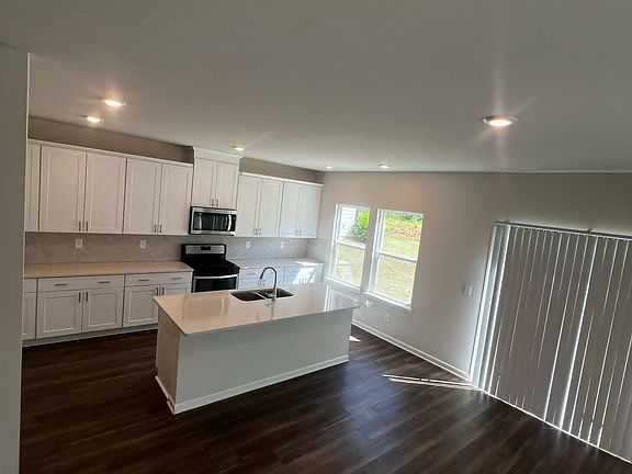 5th image of 5852 Hackberry Ln