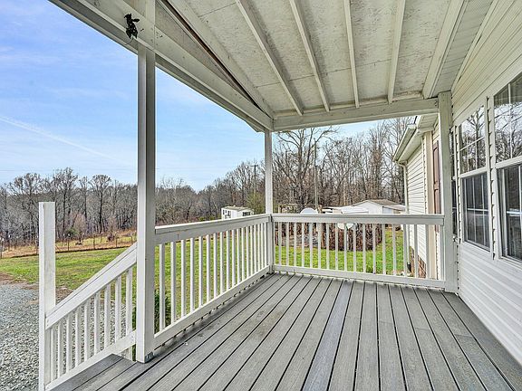 4th image of 240 Lovell Ln
