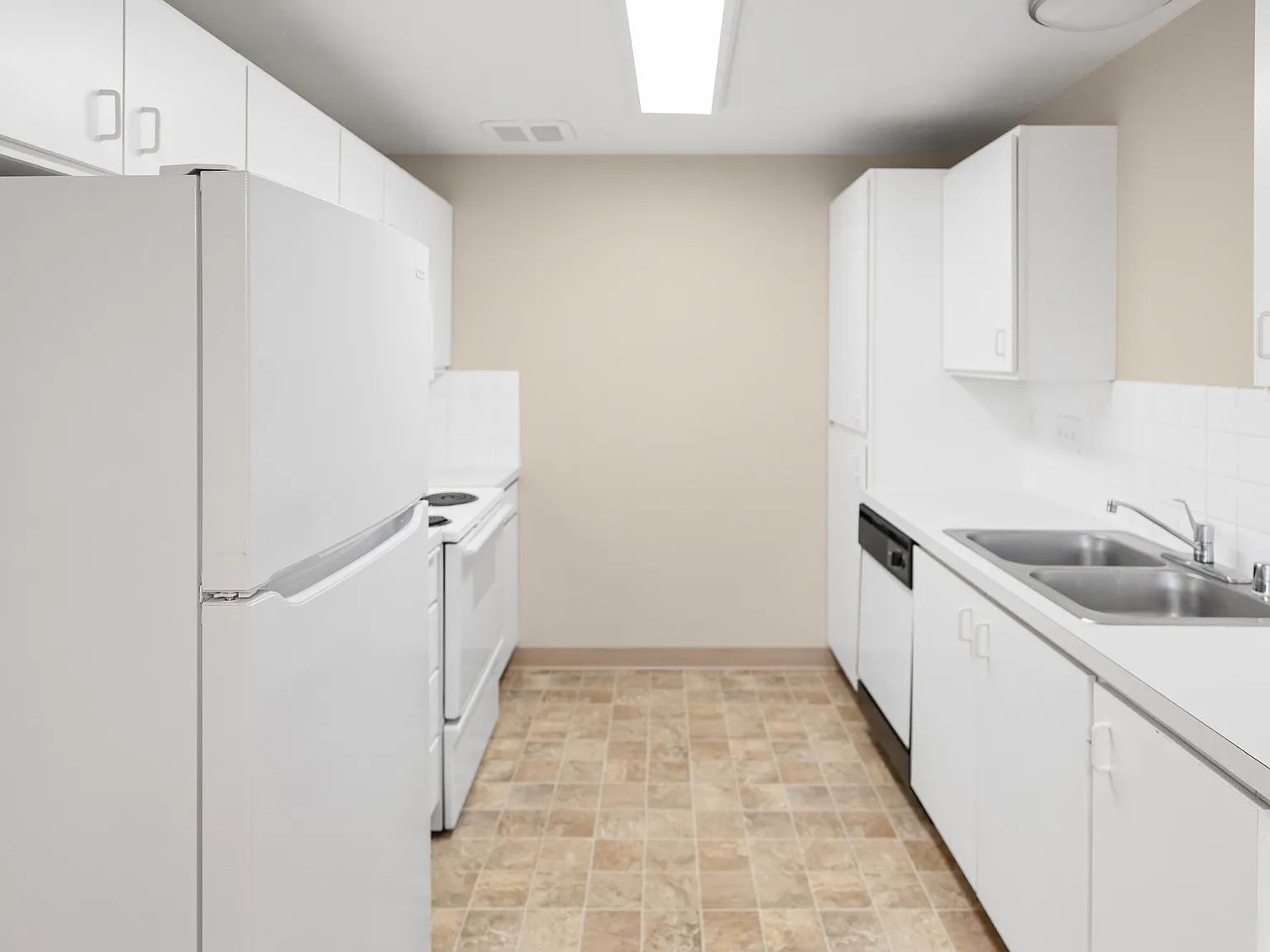 Knightsbridge Apartments — Photo 2