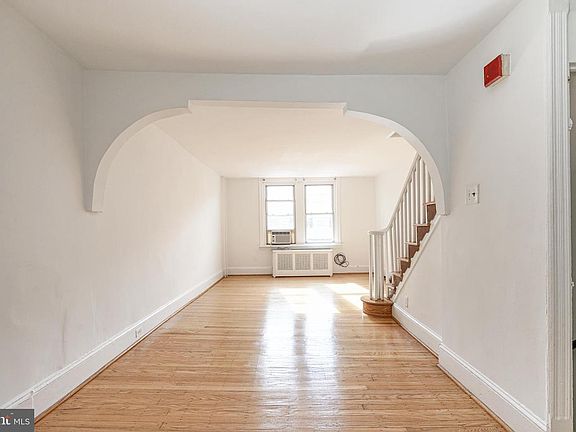 5th image of 905-909 Christian St