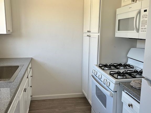5th image of 3536 W 168th St #B