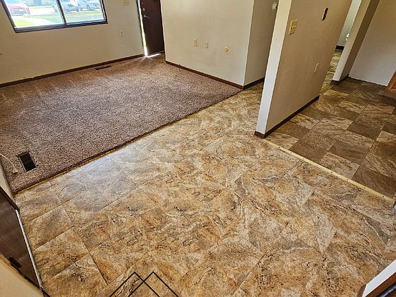 3rd image of 102 8th Ave NW #7-A
