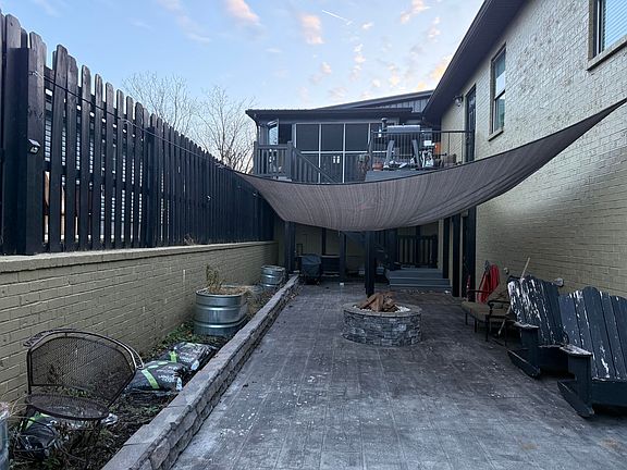 4th image of 107 E St
