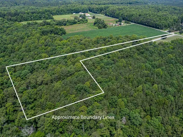 4 Black Stump Rd, Weems, VA 22576