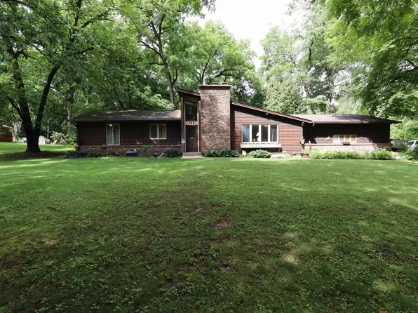 765 Lakewood Dr, Rockford, IL 61102