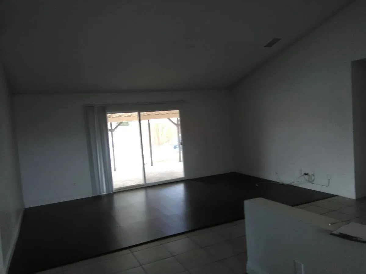 5 bed, 2045 sqft, $2,550 — Photo 3