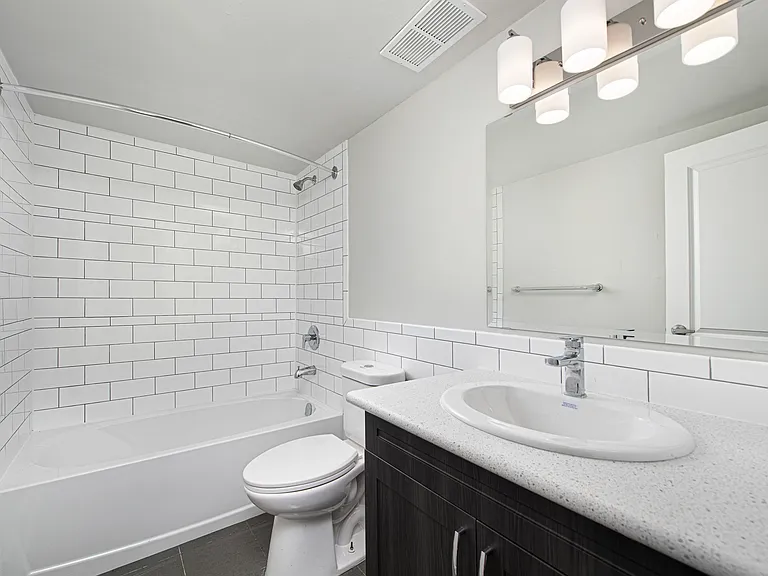 79 Thorncliffe Park Dr — Photo 9