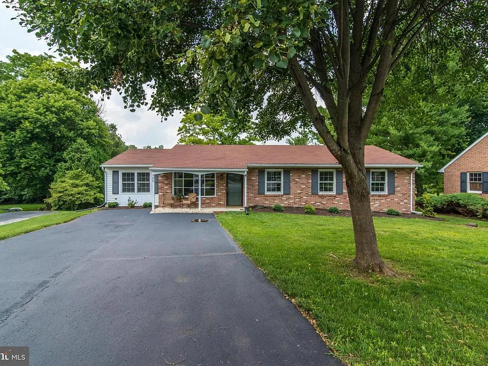 300 Kingswood Ter