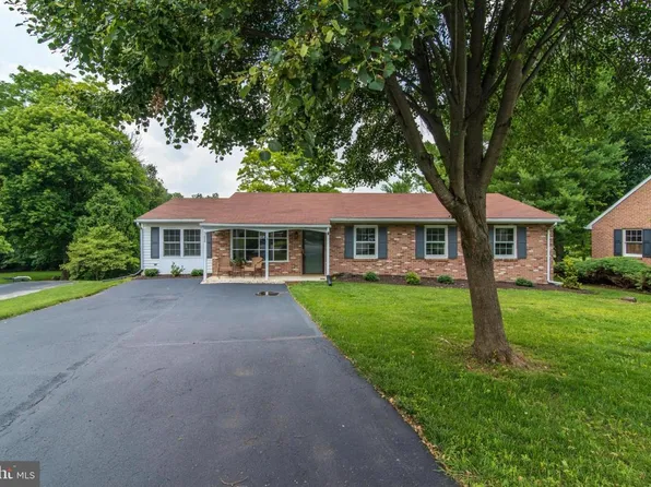 300 Kingswood Ter, Hagerstown, MD 21742