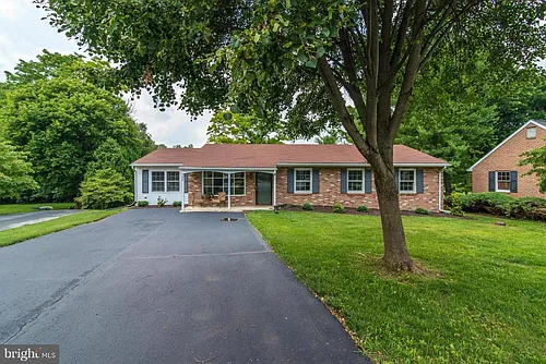 300 Kingswood Ter Photo 1