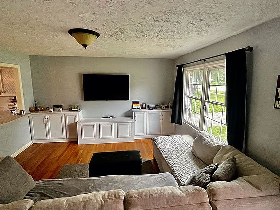 2nd image of 3407 Winthrop Dr